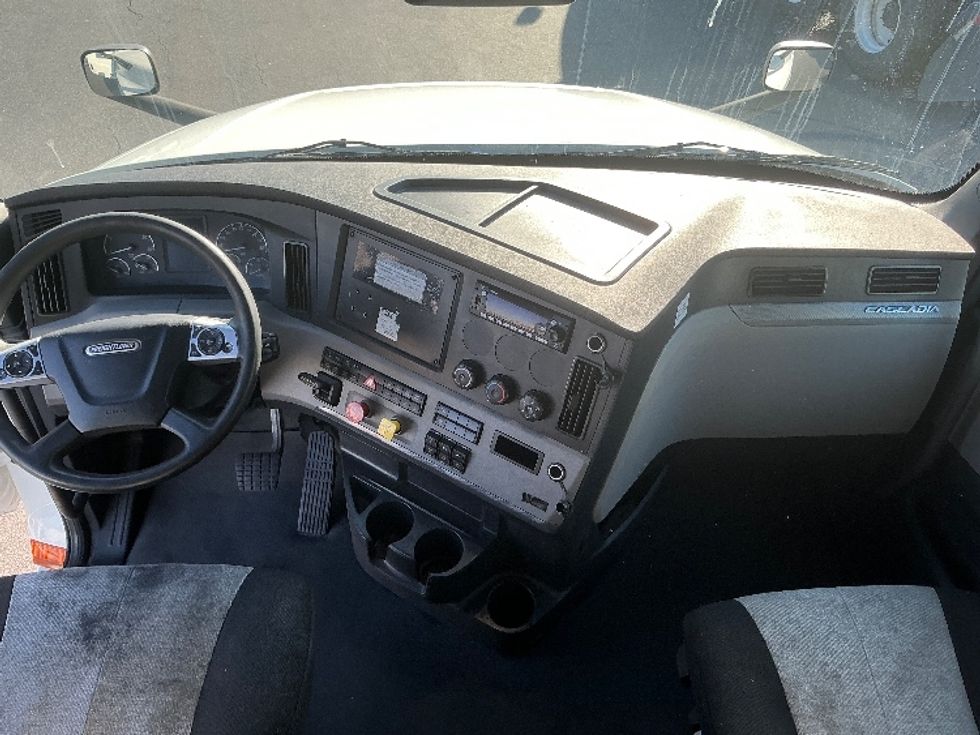 Sleeper Tractor-Heavy Duty Tractors-Freightliner-2022-T12664ST-Torrance-CA-478,612\n\t\tmiles-$ 76,500 - Image 12