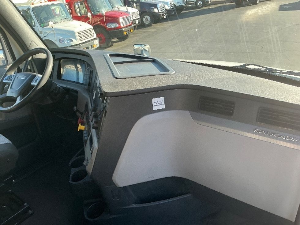 Sleeper Tractor-Heavy Duty Tractors-Freightliner-2022-T12664ST-Torrance-CA-478,612\n\t\tmiles-$ 76,500 - Image 14