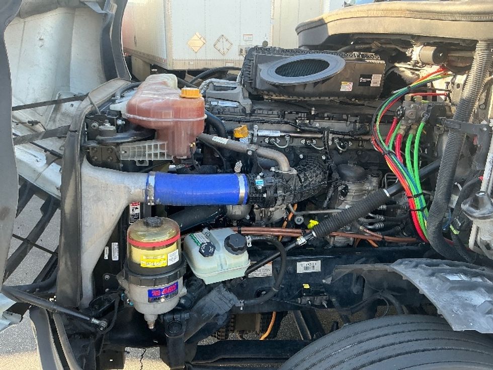 Sleeper Tractor-Heavy Duty Tractors-Freightliner-2022-T12664ST-Torrance-CA-478,612\n\t\tmiles-$ 76,500 - Image 21