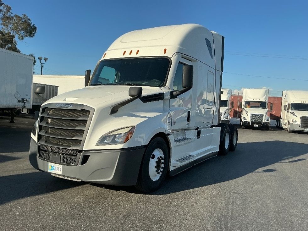 Sleeper Tractor-Heavy Duty Tractors-Freightliner-2022-T12664ST-Torrance-CA-478,612\n\t\tmiles-$ 76,500 - Image 3