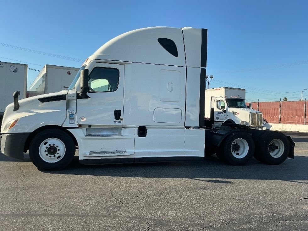 Sleeper Tractor-Heavy Duty Tractors-Freightliner-2022-T12664ST-Torrance-CA-478,612\n\t\tmiles-$ 76,500 - Image 4