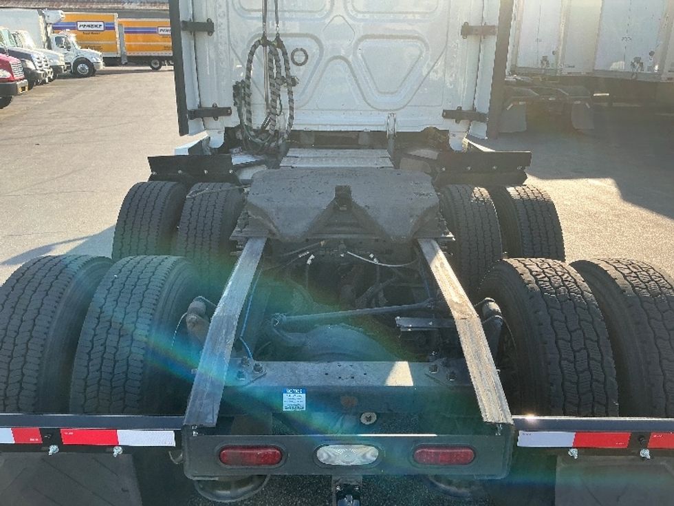 Sleeper Tractor-Heavy Duty Tractors-Freightliner-2022-T12664ST-Torrance-CA-478,612\n\t\tmiles-$ 76,500 - Image 6