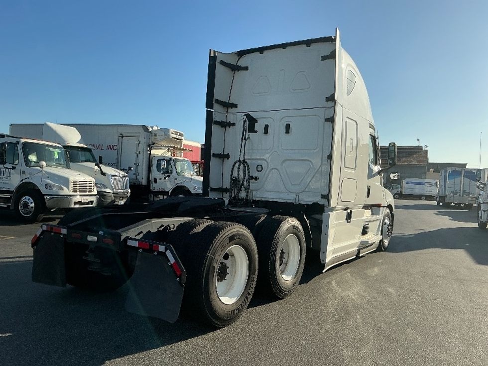 Sleeper Tractor-Heavy Duty Tractors-Freightliner-2022-T12664ST-Torrance-CA-478,612\n\t\tmiles-$ 76,500 - Image 7