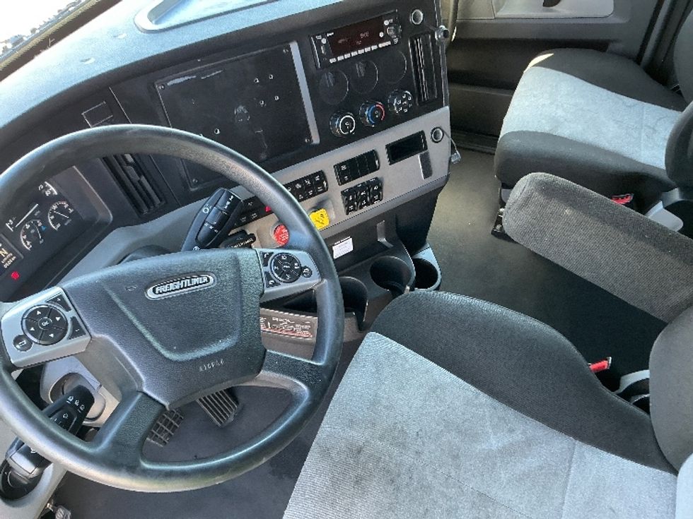 Sleeper Tractor-Heavy Duty Tractors-Freightliner-2022-T12664ST-Torrance-CA-488,197\n\t\tmiles-$ 73,500 - Image 10