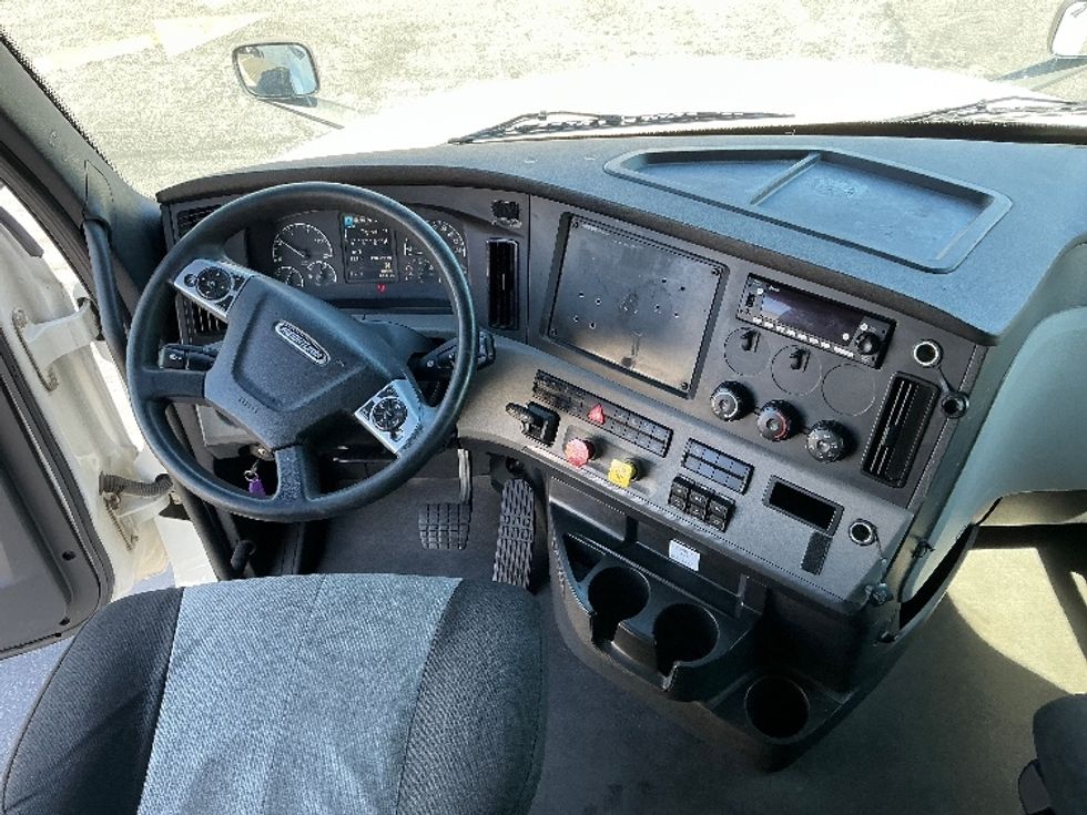 Sleeper Tractor-Heavy Duty Tractors-Freightliner-2022-T12664ST-Torrance-CA-488,197\n\t\tmiles-$ 73,500 - Image 12
