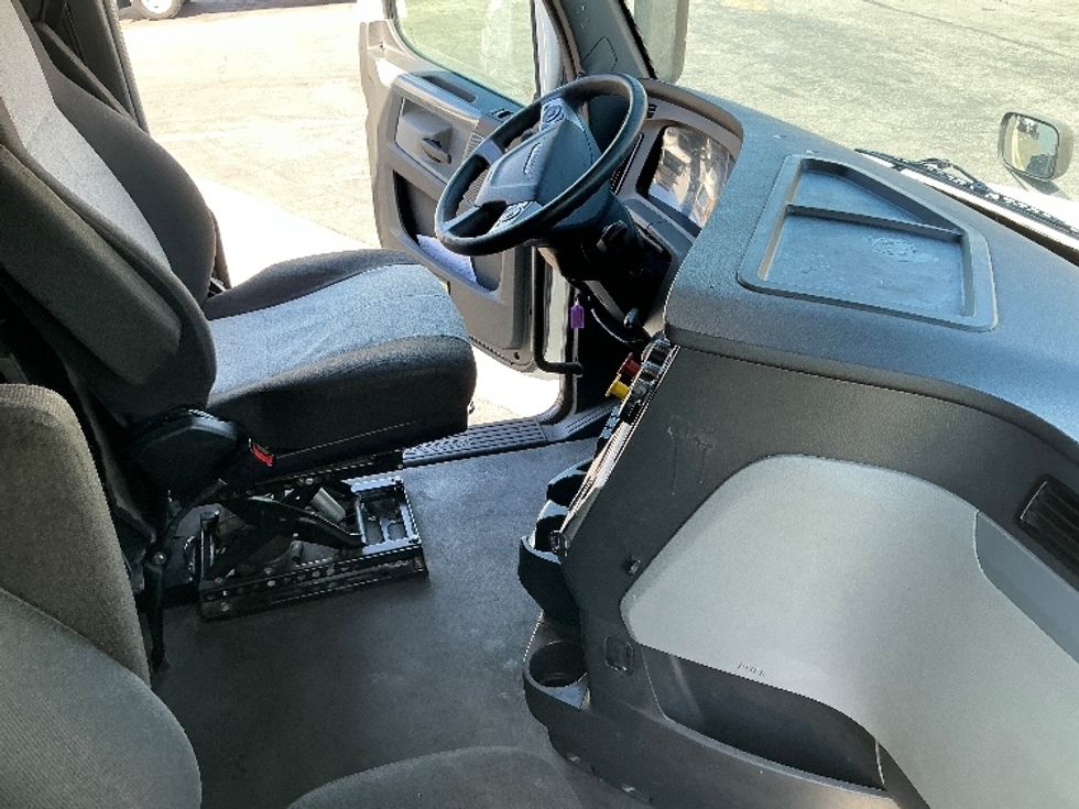 Sleeper Tractor-Heavy Duty Tractors-Freightliner-2022-T12664ST-Torrance-CA-488,197\n\t\tmiles-$ 73,500 - Image 15