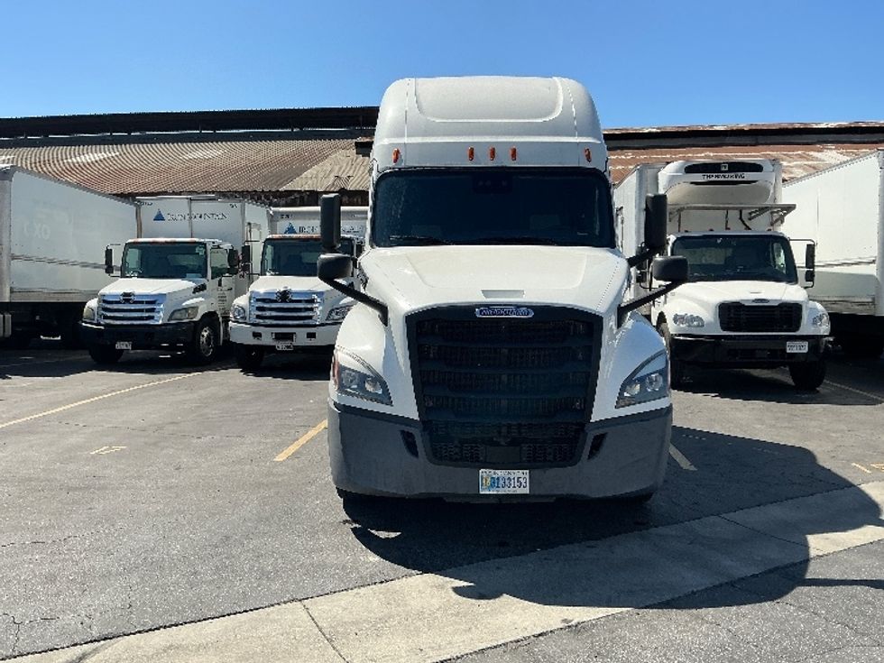 Sleeper Tractor-Heavy Duty Tractors-Freightliner-2022-T12664ST-Torrance-CA-488,197\n\t\tmiles-$ 73,500 - Image 2