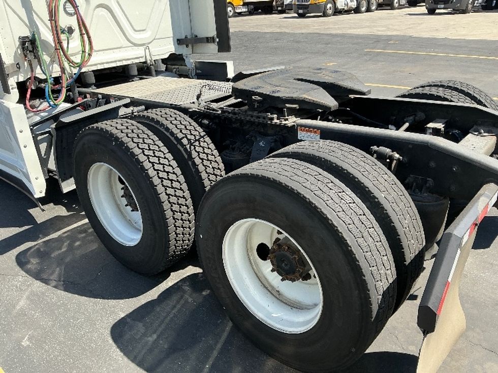 Sleeper Tractor-Heavy Duty Tractors-Freightliner-2022-T12664ST-Torrance-CA-488,197\n\t\tmiles-$ 73,500 - Image 20