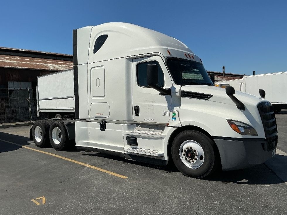 Sleeper Tractor-Heavy Duty Tractors-Freightliner-2022-T12664ST-Torrance-CA-488,197\n\t\tmiles-$ 73,500 - Image 3