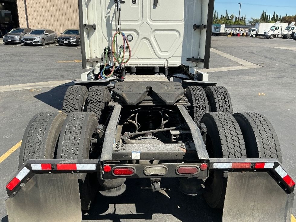 Sleeper Tractor-Heavy Duty Tractors-Freightliner-2022-T12664ST-Torrance-CA-488,197\n\t\tmiles-$ 73,500 - Image 6