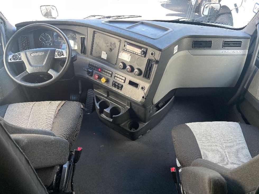 Sleeper Tractor-Heavy Duty Tractors-Freightliner-2022-T12664ST-Torrance-CA-491,207\n\t\tmiles-$ 70,250 - Image 12
