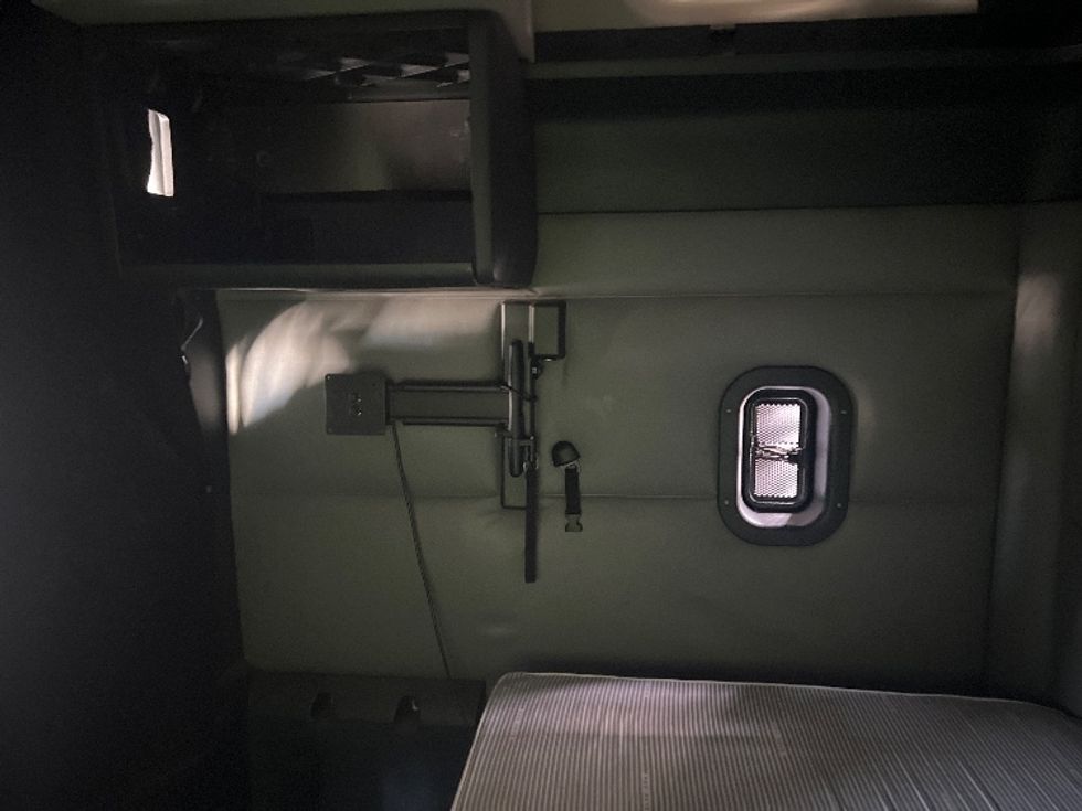 Sleeper Tractor-Heavy Duty Tractors-Freightliner-2022-T12664ST-Torrance-CA-491,207\n\t\tmiles-$ 70,250 - Image 19