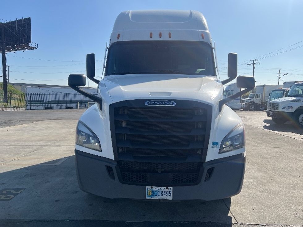 Sleeper Tractor-Heavy Duty Tractors-Freightliner-2022-T12664ST-Torrance-CA-491,207\n\t\tmiles-$ 70,250 - Image 2