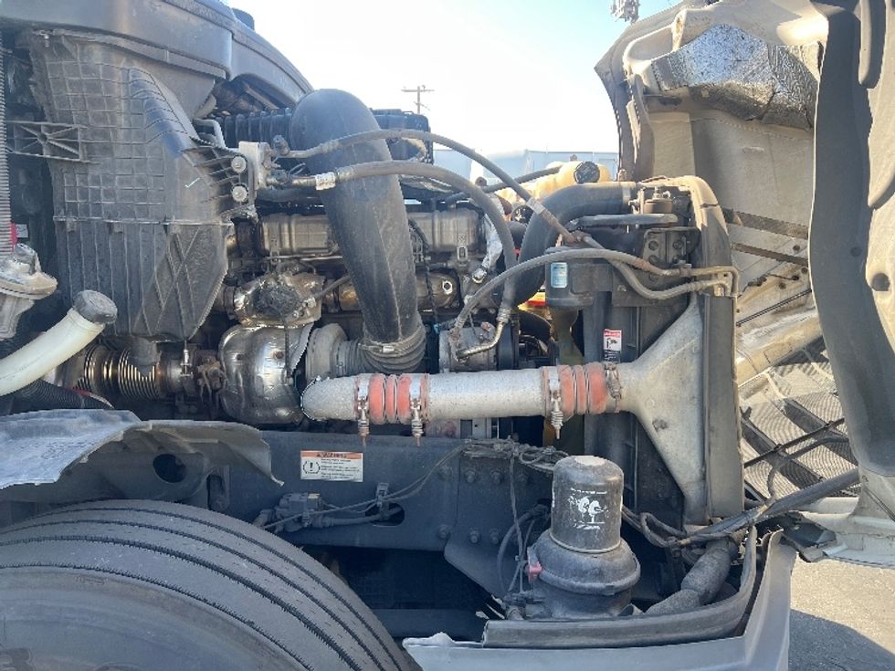 Sleeper Tractor-Heavy Duty Tractors-Freightliner-2022-T12664ST-Torrance-CA-491,207\n\t\tmiles-$ 70,250 - Image 20