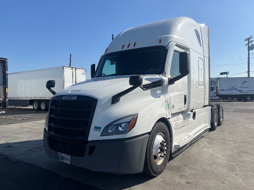 Sleeper Tractor-Heavy Duty Tractors-Freightliner-2022-T12664ST-Torrance-CA-491,207\n\t\tmiles-$ 70,250 - Image 3