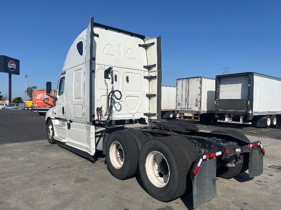 Sleeper Tractor-Heavy Duty Tractors-Freightliner-2022-T12664ST-Torrance-CA-491,207\n\t\tmiles-$ 70,250 - Image 5