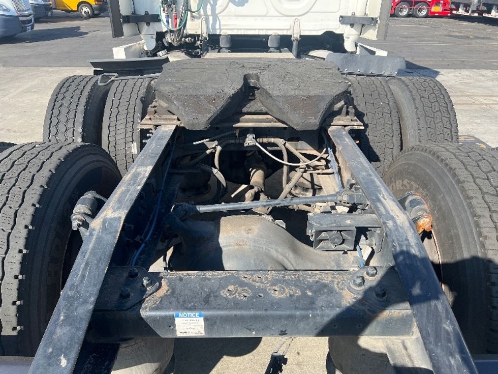 Sleeper Tractor-Heavy Duty Tractors-Freightliner-2022-T12664ST-Torrance-CA-491,207\n\t\tmiles-$ 70,250 - Image 6