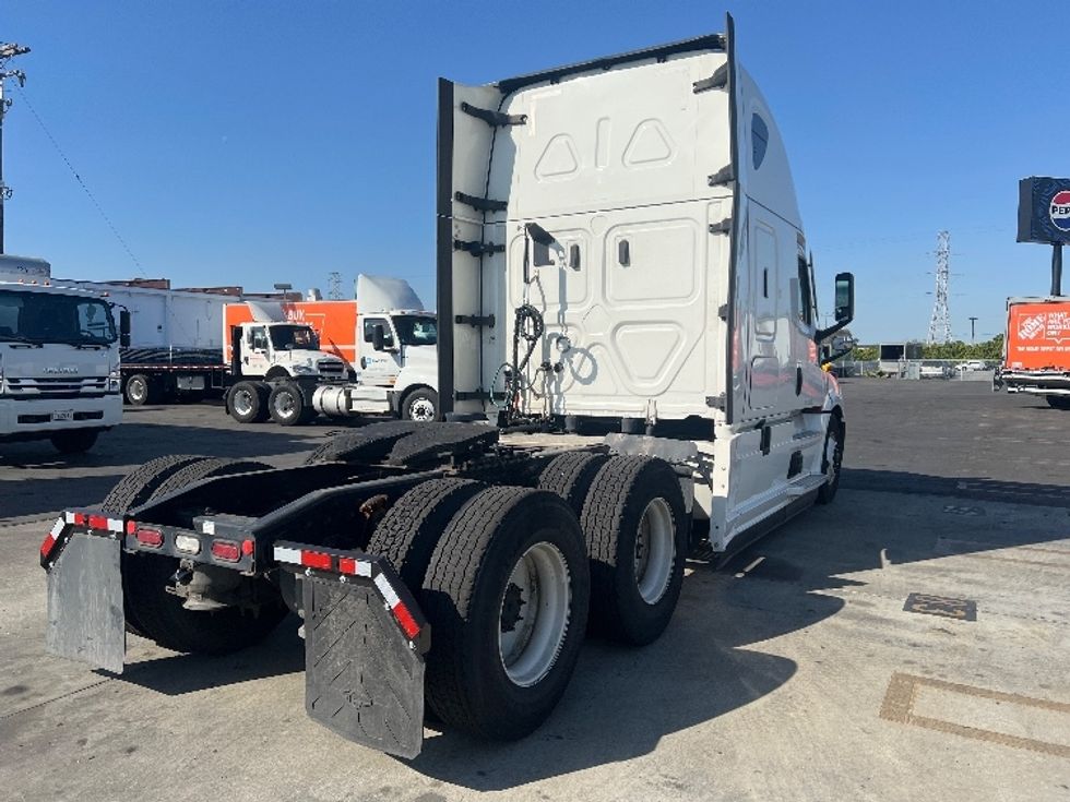 Sleeper Tractor-Heavy Duty Tractors-Freightliner-2022-T12664ST-Torrance-CA-491,207\n\t\tmiles-$ 70,250 - Image 7