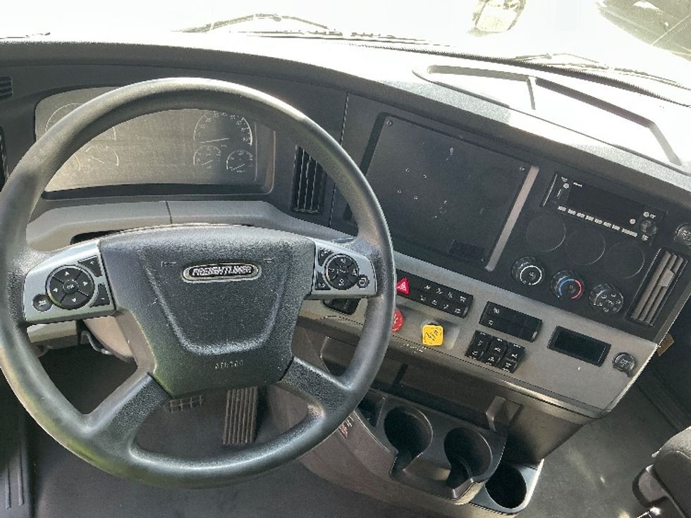 Sleeper Tractor-Heavy Duty Tractors-Freightliner-2022-T12664ST-Torrance-CA-498,299\n\t\tmiles-$ 74,250 - Image 11