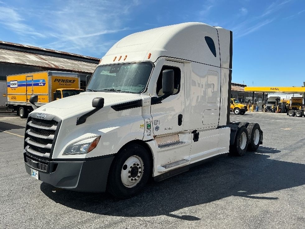 Sleeper Tractor-Heavy Duty Tractors-Freightliner-2022-T12664ST-Torrance-CA-498,299\n\t\tmiles-$ 74,250 - Image 3