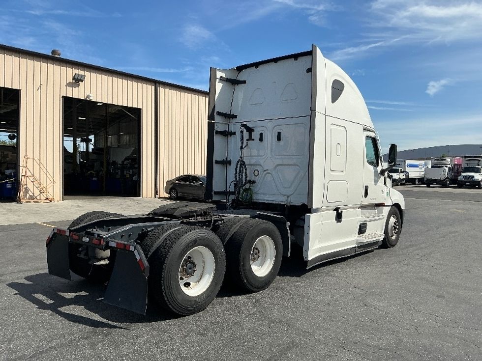 Sleeper Tractor-Heavy Duty Tractors-Freightliner-2022-T12664ST-Torrance-CA-498,299\n\t\tmiles-$ 74,250 - Image 7