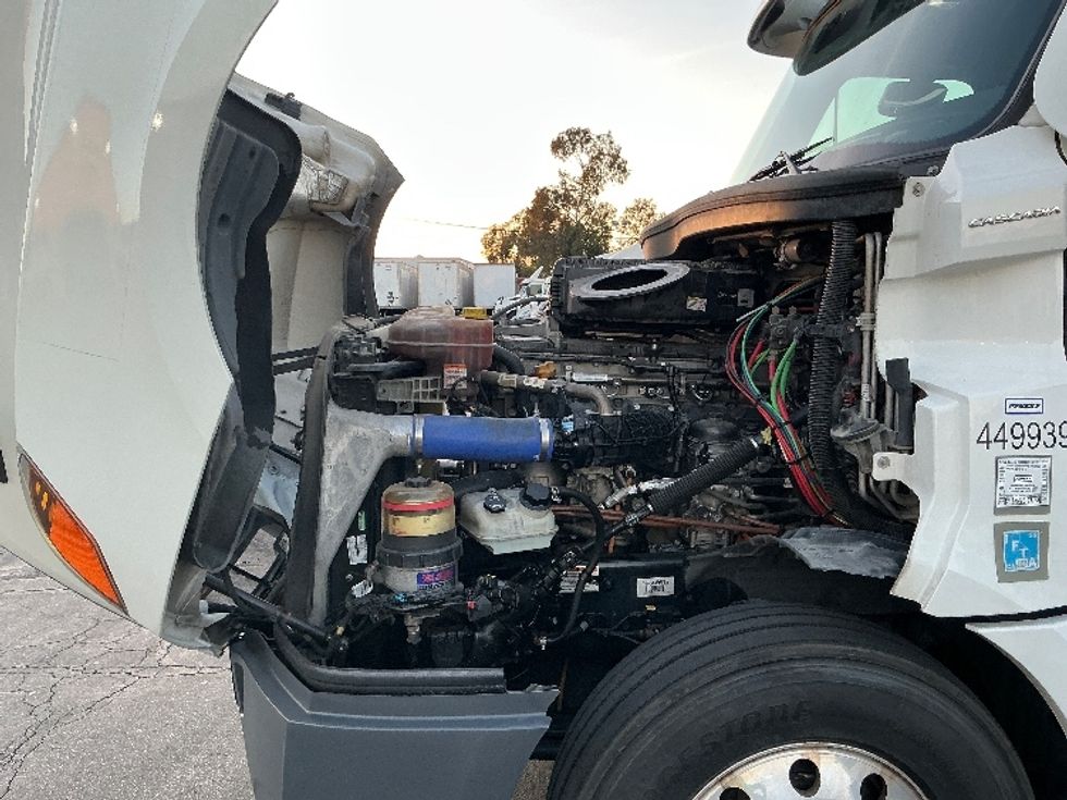 Sleeper Tractor-Heavy Duty Tractors-Freightliner-2022-T12664ST-Torrance-CA-500,523\n\t\tmiles-$ 75,750 - Image 21