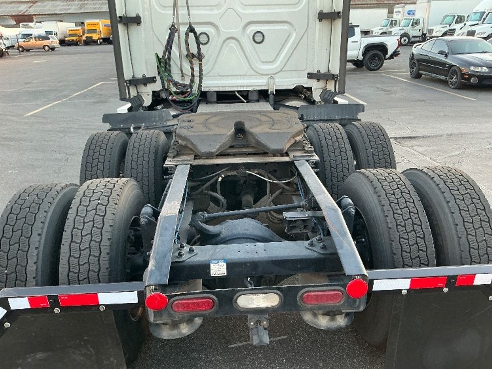 Sleeper Tractor-Heavy Duty Tractors-Freightliner-2022-T12664ST-Torrance-CA-500,523\n\t\tmiles-$ 75,750 - Image 6