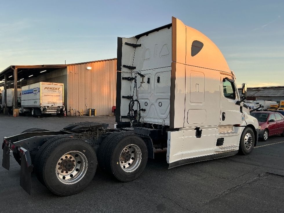 Sleeper Tractor-Heavy Duty Tractors-Freightliner-2022-T12664ST-Torrance-CA-500,523\n\t\tmiles-$ 75,750 - Image 7