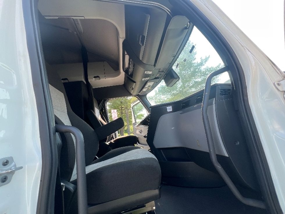 Sleeper Tractor-Heavy Duty Tractors-Freightliner-2022-T12664ST-Torrance-CA-502,565\n\t\tmiles-$ 71,750 - Image 13