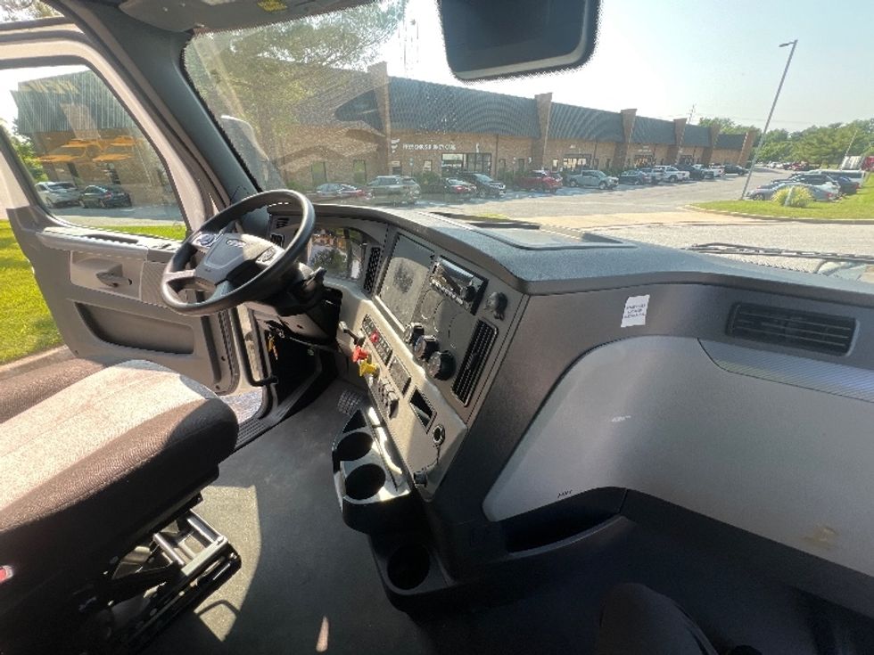 Sleeper Tractor-Heavy Duty Tractors-Freightliner-2022-T12664ST-Torrance-CA-502,565\n\t\tmiles-$ 71,750 - Image 15