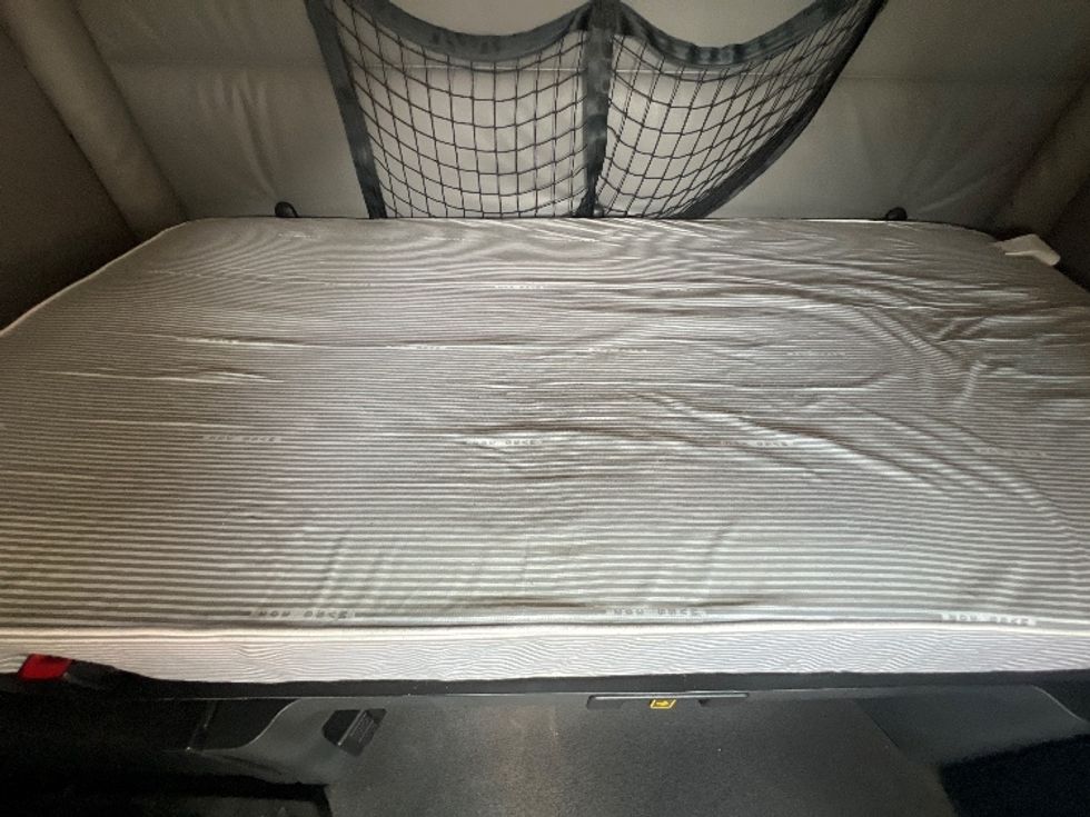 Sleeper Tractor-Heavy Duty Tractors-Freightliner-2022-T12664ST-Torrance-CA-502,565\n\t\tmiles-$ 71,750 - Image 17