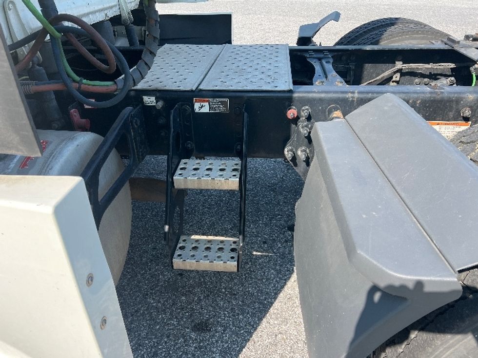 Sleeper Tractor-Heavy Duty Tractors-Freightliner-2022-T12664ST-Torrance-CA-502,565\n\t\tmiles-$ 71,750 - Image 22