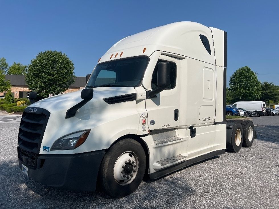 Sleeper Tractor-Heavy Duty Tractors-Freightliner-2022-T12664ST-Torrance-CA-502,565\n\t\tmiles-$ 71,750 - Image 3