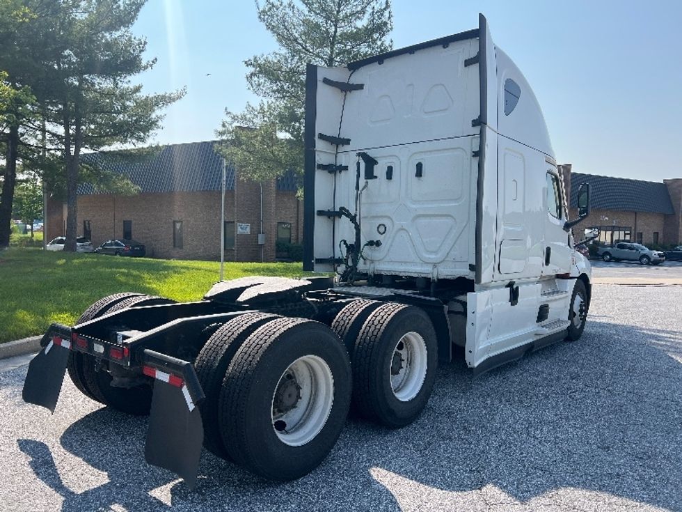 Sleeper Tractor-Heavy Duty Tractors-Freightliner-2022-T12664ST-Torrance-CA-502,565\n\t\tmiles-$ 71,750 - Image 7