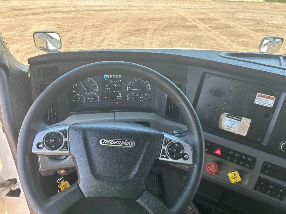 Sleeper Tractor-Heavy Duty Tractors-Freightliner-2022-T12664ST-Torrance-CA-503,011\n\t\tmiles-$ 74,250 - Image 11