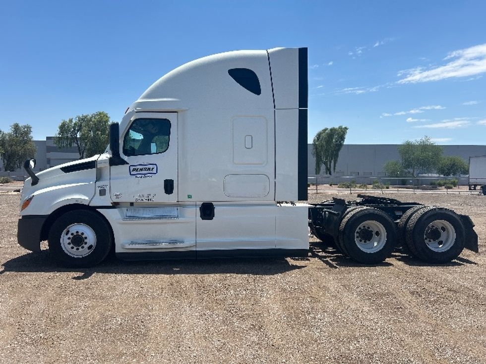 Sleeper Tractor-Heavy Duty Tractors-Freightliner-2022-T12664ST-Torrance-CA-503,011\n\t\tmiles-$ 74,250 - Image 4
