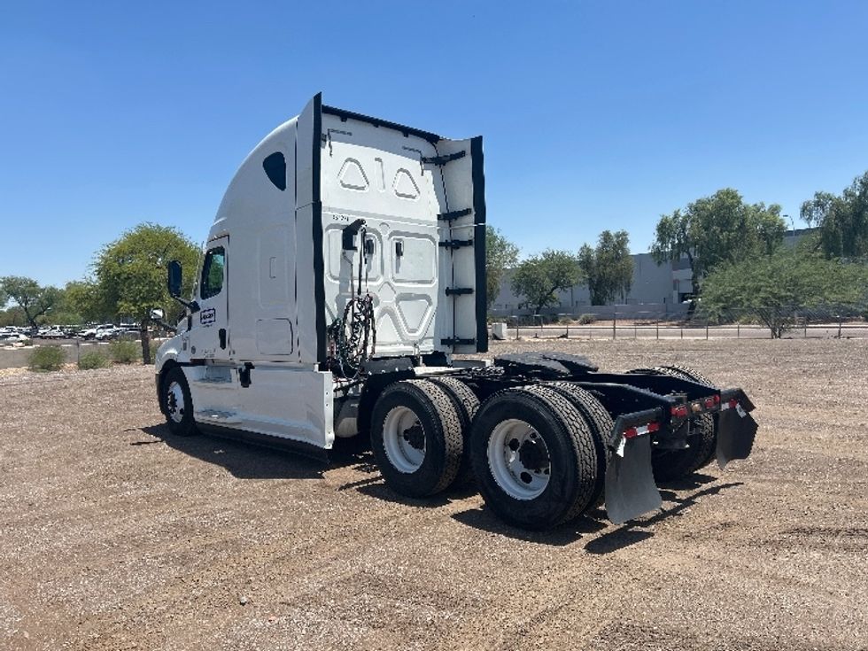 Sleeper Tractor-Heavy Duty Tractors-Freightliner-2022-T12664ST-Torrance-CA-503,011\n\t\tmiles-$ 74,250 - Image 5