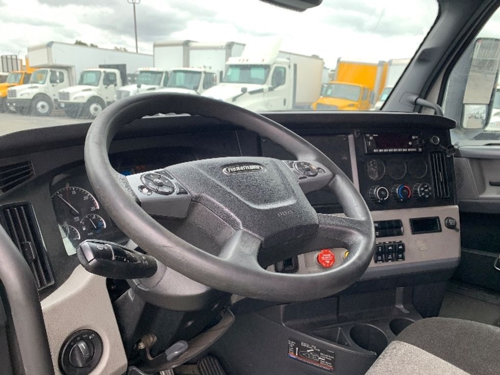 Sleeper Tractor-Heavy Duty Tractors-Freightliner-2022-T12664ST-Torrance-CA-508,484\n\t\tmiles-$ 71,250 - Image 10