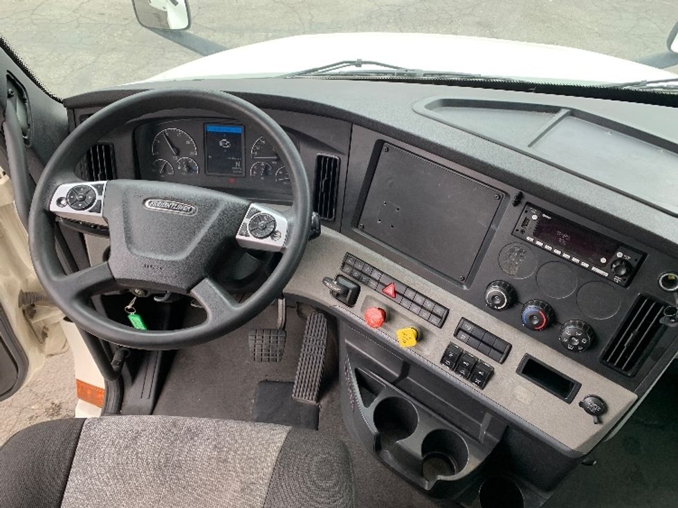 Sleeper Tractor-Heavy Duty Tractors-Freightliner-2022-T12664ST-Torrance-CA-508,484\n\t\tmiles-$ 71,250 - Image 11