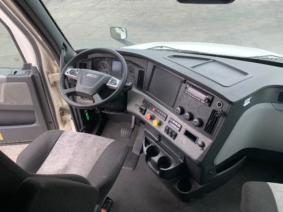 Sleeper Tractor-Heavy Duty Tractors-Freightliner-2022-T12664ST-Torrance-CA-508,484\n\t\tmiles-$ 71,250 - Image 12
