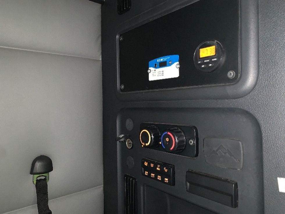 Sleeper Tractor-Heavy Duty Tractors-Freightliner-2022-T12664ST-Torrance-CA-508,484\n\t\tmiles-$ 71,250 - Image 19