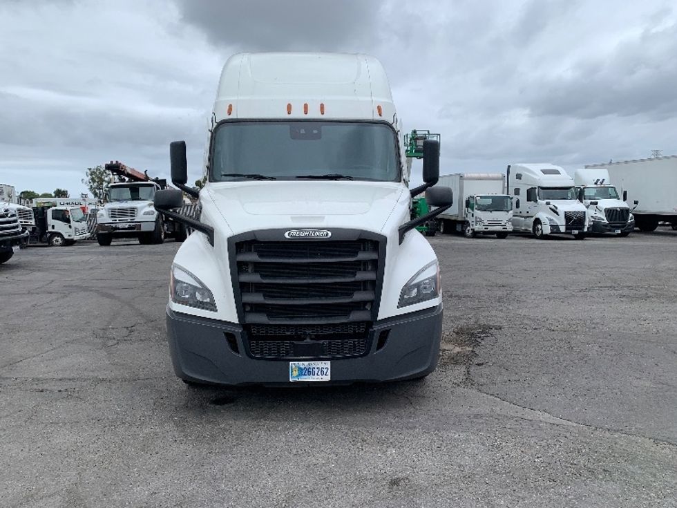 Sleeper Tractor-Heavy Duty Tractors-Freightliner-2022-T12664ST-Torrance-CA-508,484\n\t\tmiles-$ 71,250 - Image 2