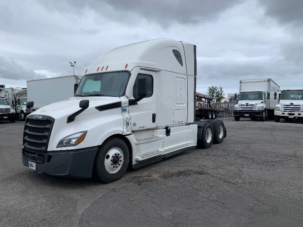 Sleeper Tractor-Heavy Duty Tractors-Freightliner-2022-T12664ST-Torrance-CA-508,484\n\t\tmiles-$ 71,250 - Image 3