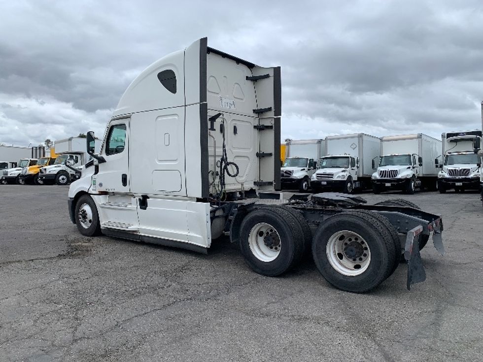 Sleeper Tractor-Heavy Duty Tractors-Freightliner-2022-T12664ST-Torrance-CA-508,484\n\t\tmiles-$ 71,250 - Image 5