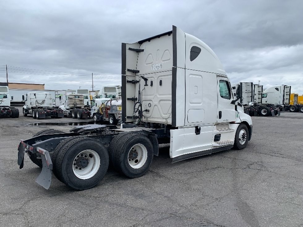 Sleeper Tractor-Heavy Duty Tractors-Freightliner-2022-T12664ST-Torrance-CA-508,484\n\t\tmiles-$ 71,250 - Image 7