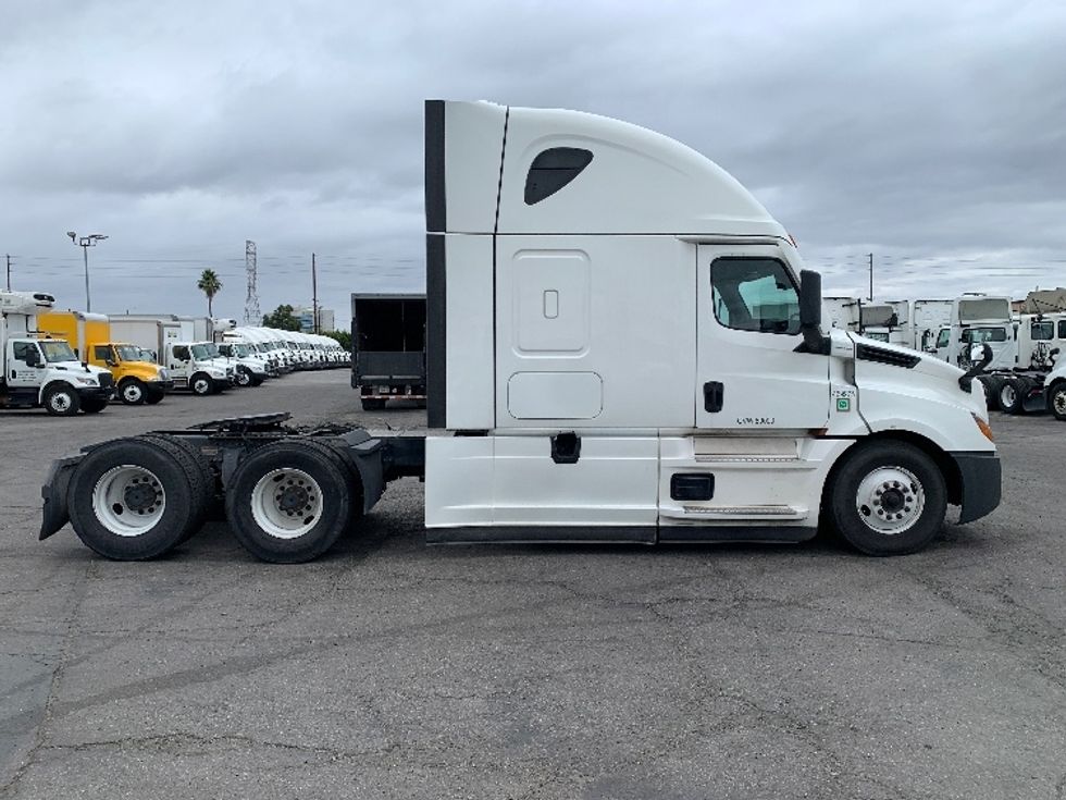 Sleeper Tractor-Heavy Duty Tractors-Freightliner-2022-T12664ST-Torrance-CA-508,484\n\t\tmiles-$ 71,250 - Image 8