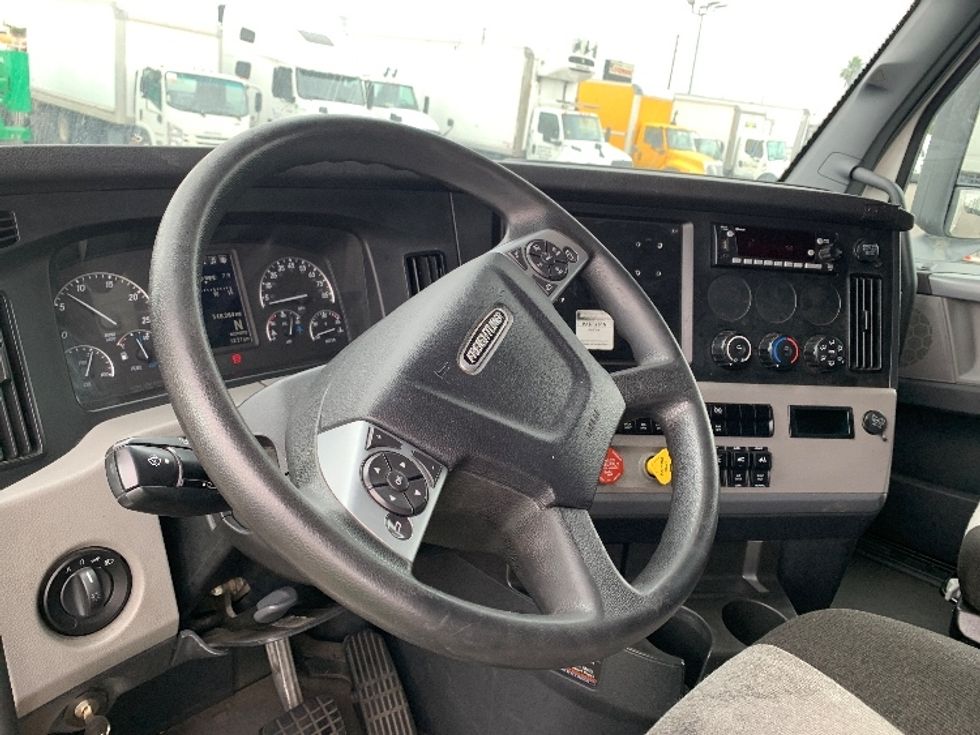 Sleeper Tractor-Heavy Duty Tractors-Freightliner-2022-T12664ST-Torrance-CA-518,285\n\t\tmiles-$ 70,500 - Image 10