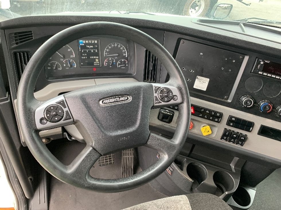 Sleeper Tractor-Heavy Duty Tractors-Freightliner-2022-T12664ST-Torrance-CA-518,285\n\t\tmiles-$ 70,500 - Image 11