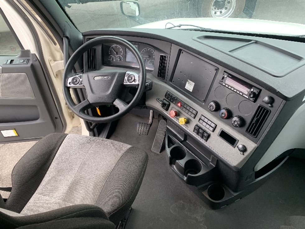 Sleeper Tractor-Heavy Duty Tractors-Freightliner-2022-T12664ST-Torrance-CA-518,285\n\t\tmiles-$ 70,500 - Image 12
