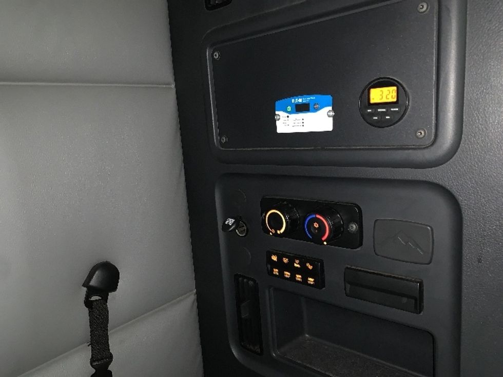 Sleeper Tractor-Heavy Duty Tractors-Freightliner-2022-T12664ST-Torrance-CA-518,285\n\t\tmiles-$ 70,500 - Image 19
